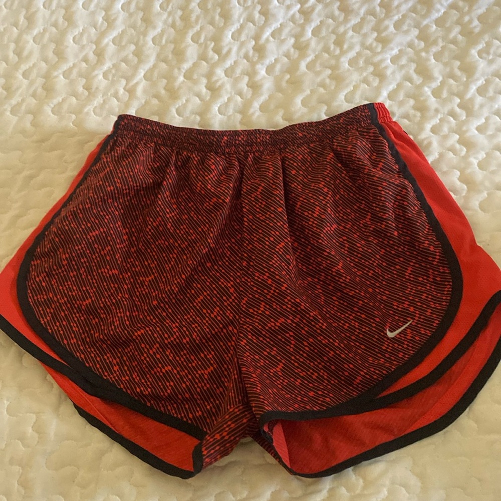 Woman’s nike shorts medium